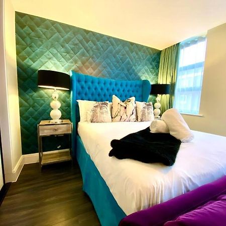 Stunning Apartment Suite - Free Parking & Wifi! Poole Bagian luar foto