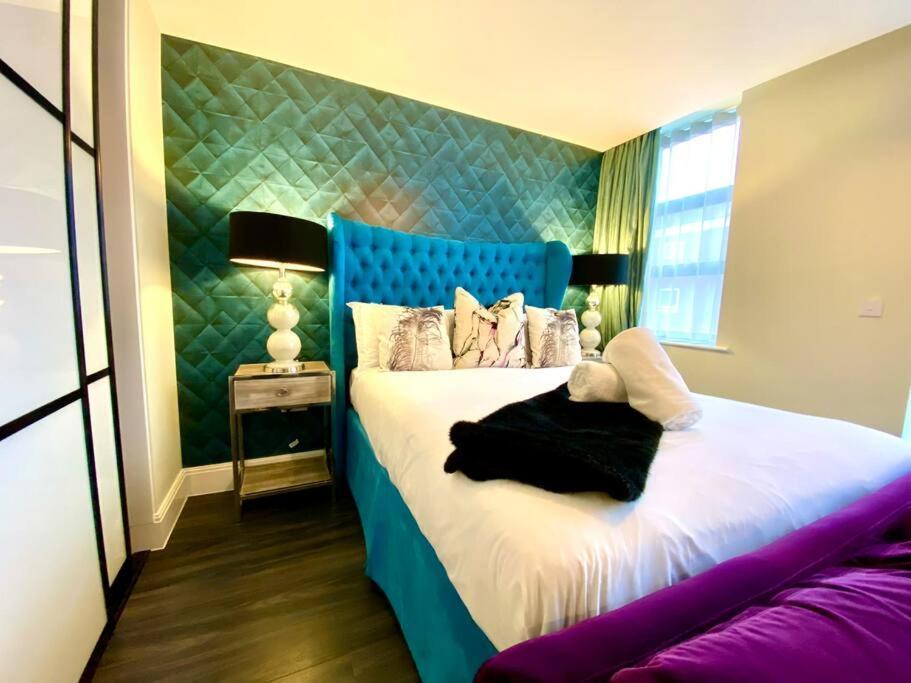 Stunning Apartment Suite - Free Parking & Wifi! Poole Bagian luar foto