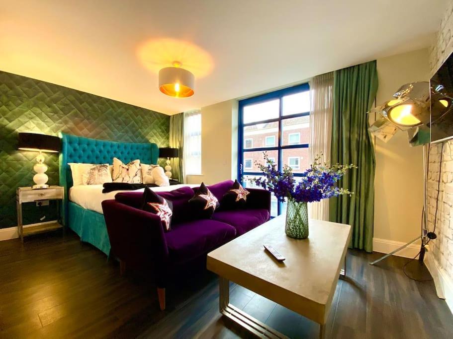Stunning Apartment Suite - Free Parking & Wifi! Poole Bagian luar foto