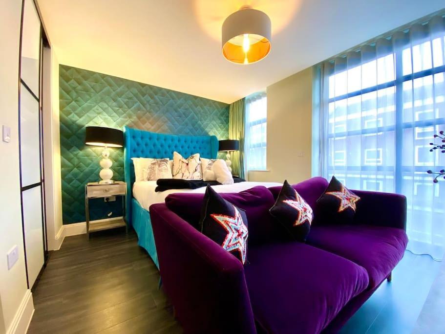 Stunning Apartment Suite - Free Parking & Wifi! Poole Bagian luar foto